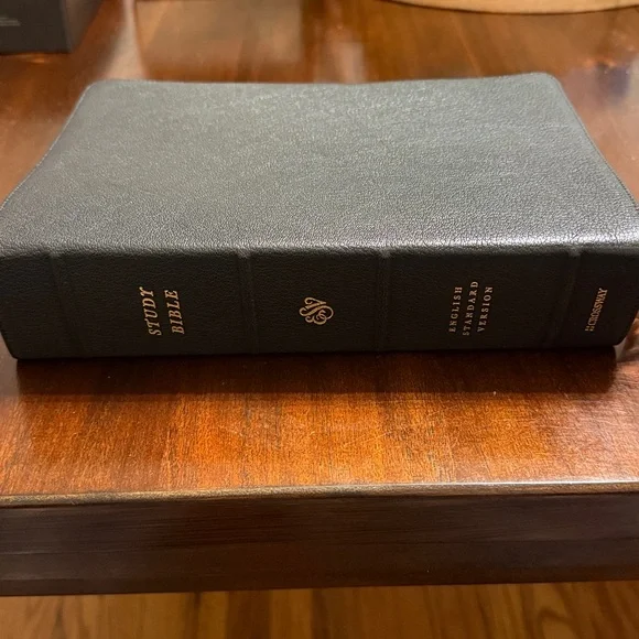 Crossway ESV Heirloom Study Bible in black goatskin - Picture 4 of 11